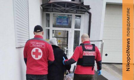 у Нікополі волонтери надали допомогу пораненій жінці 2