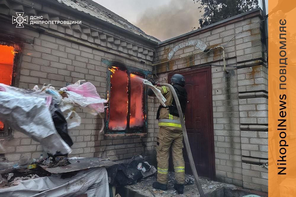 Вивезли з небезпечної зони і передали медикам: у Нікополі рятувальники допомогли пораненому чоловіку (фото) 1 у Нікополі 2
