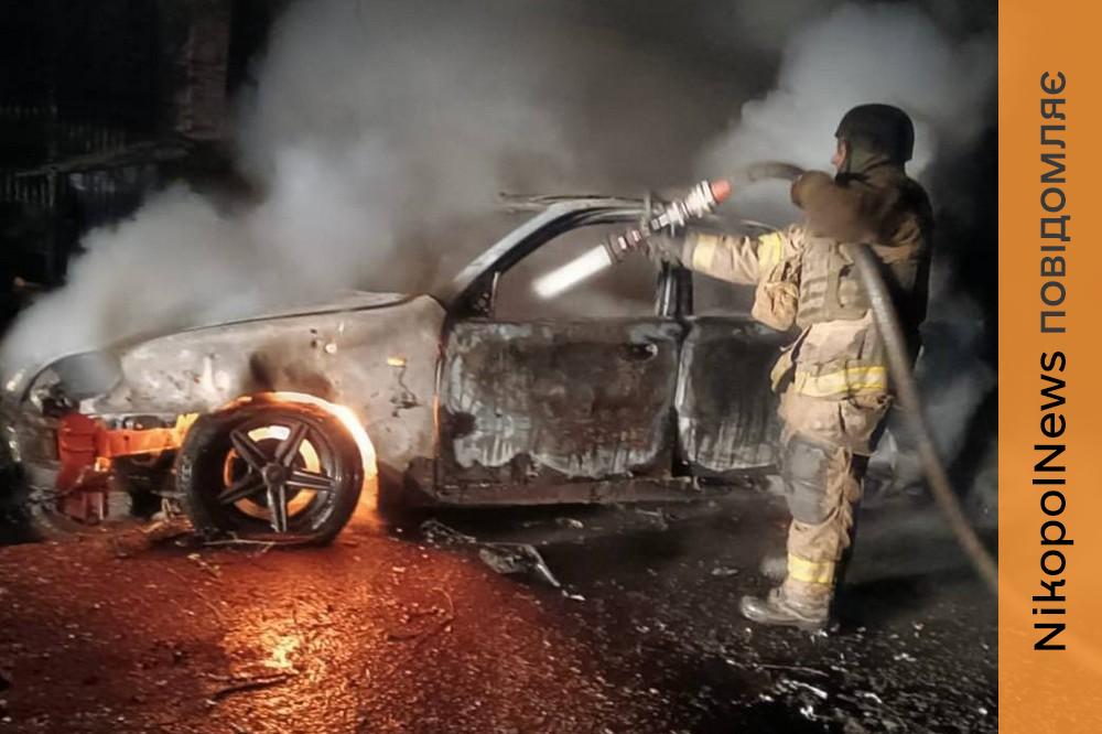 Є поранений: у Нікополі знищене авто, ворог також атакував район, Дніпро та Синельниківщину (фото) 1 у Нікополі 4