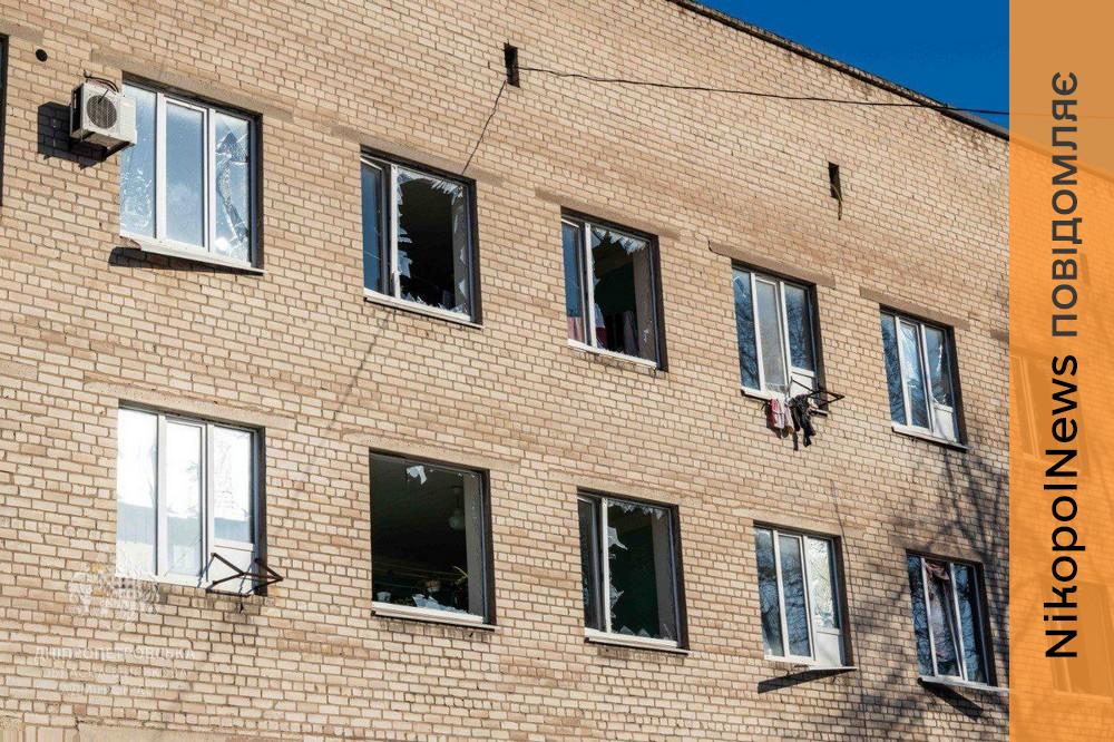 У прихистку для переселенців в Дніпрі вибило приблизно 50 вікон: як ліквідовують наслідки нічної атаки (фото) 1 в Дніпрі 5