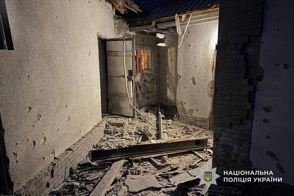 90 ударів по НІкопольщині, згорів автобус, загинула родина на Синельниківщині: всього 4 вбитих і 7 поранених на Дніпропетровщині за добу (фото)