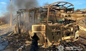 90 ударів по НІкопольщині, згорів автобус, загинула родина на Синельниківщині: всього 4 вбитих і 7 поранених на Дніпропетровщині за добу (фото)