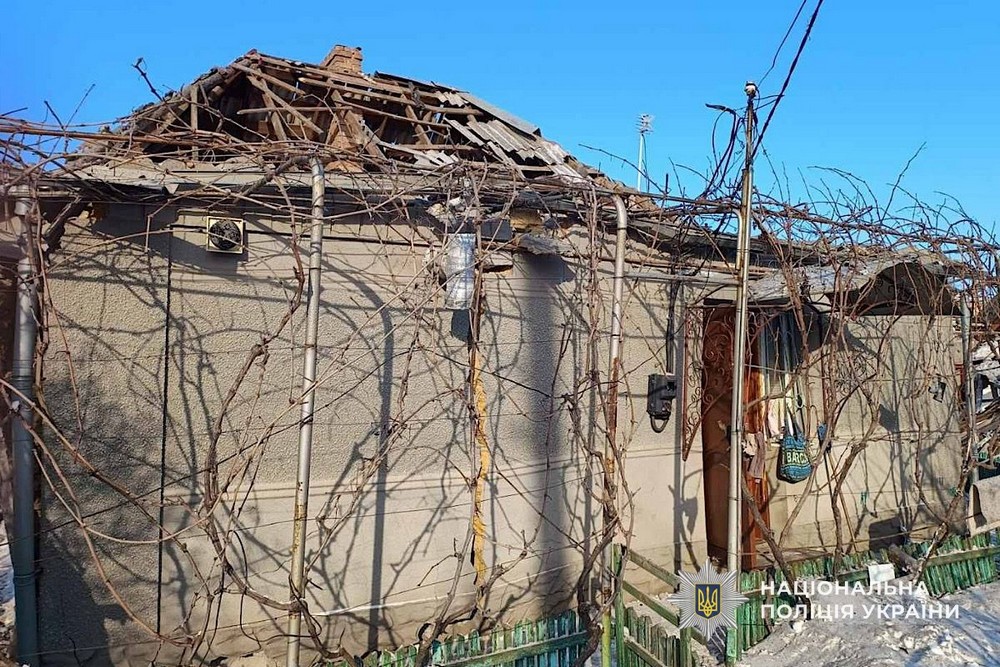 Ворог вдарив по прибережній частині Нікополя і поранив чоловіка, під ударами були район і область – багато руйнувань (фото)