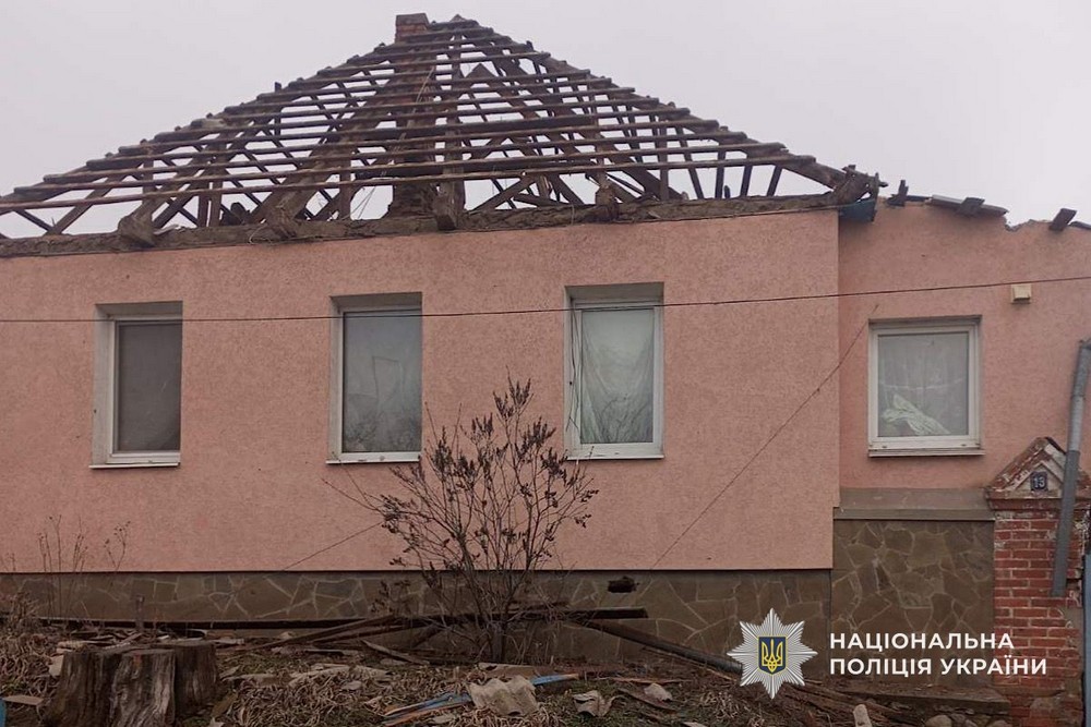 На Нікопольщині дрони атакували поліцію і фермера, на Синельниківщині вдарили по будинку: троє поранених (фото)