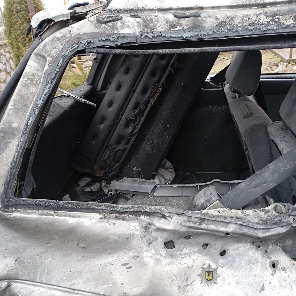 Ворог вдарив по прибережній частині Нікополя і поранив чоловіка, під ударами були район і область – багато руйнувань (фото)