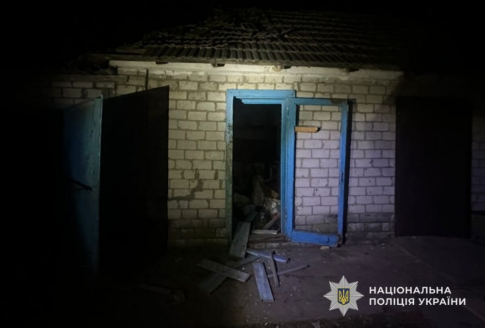 Ворог вдарив по прибережній частині Нікополя і поранив чоловіка, під ударами були район і область – багато руйнувань (фото)