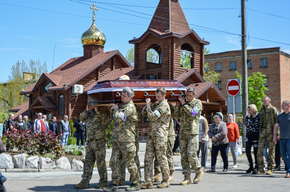 У Героя залишилась дружина Ірина та доросла донька Марина.