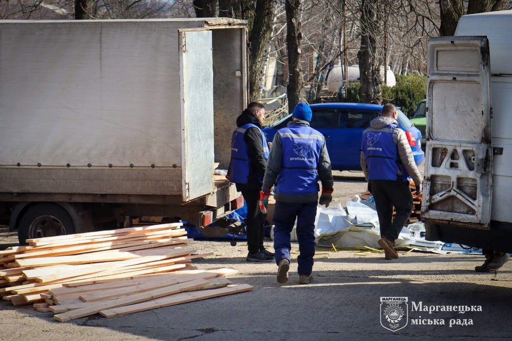 жителям Марганця 6