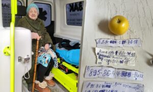 Взяла з собою яблучко і порожню кравчучку: як львівська бабуся опинилася у Нікополі – подробиці вражаючої історії (фото)