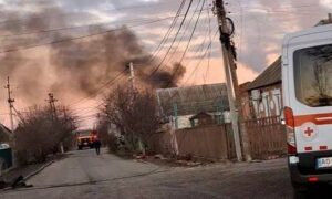 «Тишу сплячого міста розірвали потужні вибухи РСЗВ»: у Нікополі сьогодні волонтери допомагали рятувати поранених (фото)