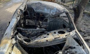 Ворог поцілив по авто у Нікополі і поранив водійку, в області є загиблий і постраждалі – поліція (фото)