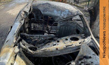 Ворог поцілив по авто у Нікополі і поранив водійку, в області є загиблий і постраждалі – поліція (фото)