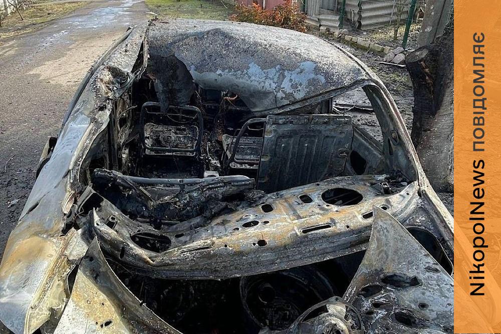 Ворог поцілив по авто у Нікополі і поранив водійку, в області є загиблий і постраждалі – поліція (фото)