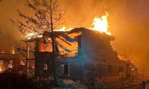 Двоє поранених, пожежі і руйнування: ворог бив по Нікопольщині, Синельниківщині і Павлоградщині