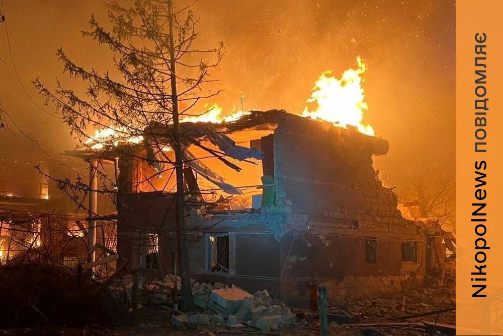 Двоє поранених, пожежі і руйнування: ворог бив по Нікопольщині, Синельниківщині і Павлоградщині