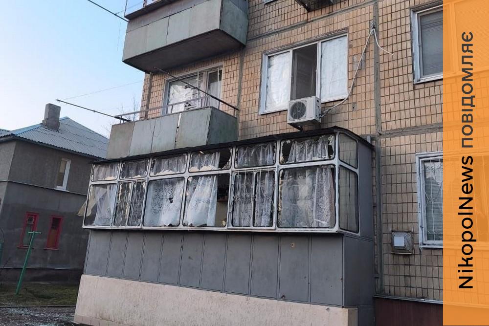 У Нікополі побито багатоповерхівки і автівки, двоє поранених у Кривому Розі, під ударом була і Синельниківщина (фото) 1 У Нікополі побито багатоповерхівки і автівки, двоє поранених у Кривому Розі, під ударом була і Синельниківщина (фото)