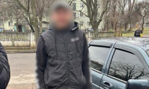 У Нікополі чоловік напав на вулиці на ветерана з протезом і пограбував його