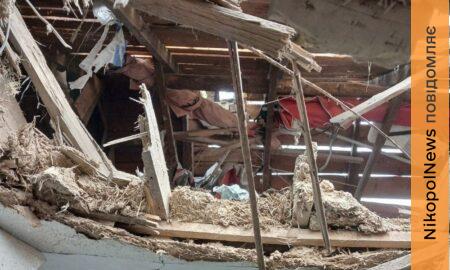 Ворог зруйнував будинок у Марганці під час нічного обстрілу (фото)