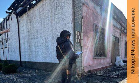 Ворог полював на транспорт у Нікополі, бив по будинках і адмінбудівлі – серед постраждалих поліцейська, також під ударом були громади району, Кривий Ріг і Синельниківщина – поліція