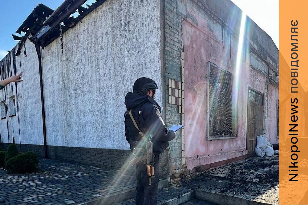 Ворог полював на транспорт у Нікополі, бив по будинках і адмінбудівлі – серед постраждалих поліцейська, також під ударом були громади району, Кривий Ріг і Синельниківщина – поліція (фото) 1 Ворог полював на транспорт у Нікополі, бив по будинках і адмінбудівлі – серед постраждалих поліцейська, також під ударом були громади району, Кривий Ріг і Синельниківщина – поліція