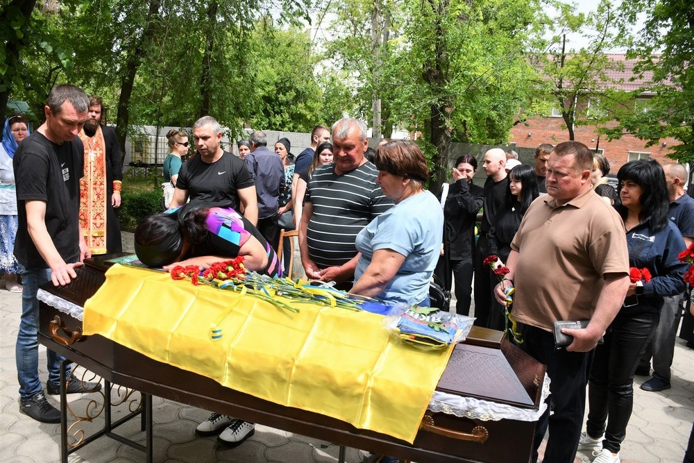 Вбиті росією мешканці Нікопольщини. Захисник з Нікополя Микола Зелений 22 березня відзначав би своє 45-річчя. Але йому назавжди 44. І сьогодні ми вшановуємо пам’ять Героя! Вбиті росією мешканці Нікопольщини. Захисник з Нікополя Микола Зелений 22 березня відзначав би своє 45-річчя. Але йому назавжди 44. І сьогодні ми вшановуємо пам’ять Героя!