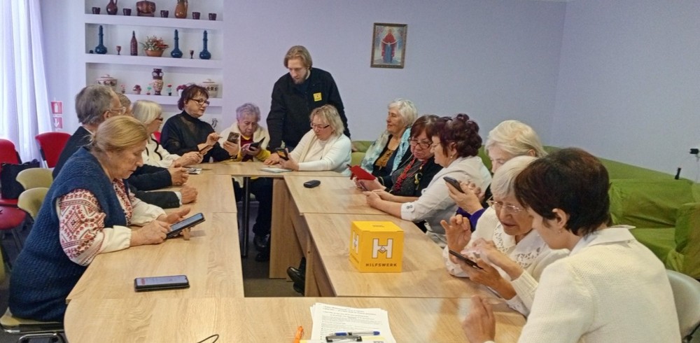 Життя може бути яскравим у будь-якому віці: як у Покрові організовують дозвілля для літніх людей (фото)