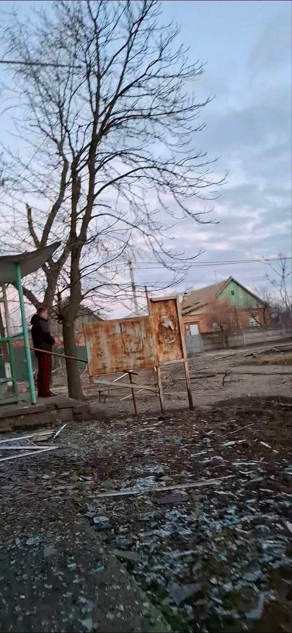 «Тишу сплячого міста розірвали потужні вибухи РСЗВ»: у Нікополі сьогодні волонтери допомагали рятувати поранених (фото)