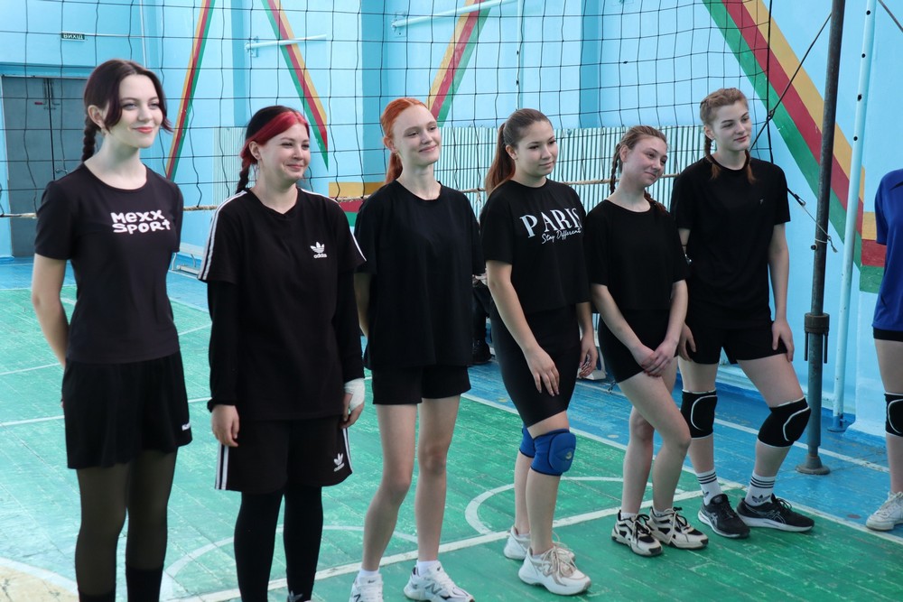 У Покрові відбулася товариська матчева зустріч з волейболу серед дівчат (фото)