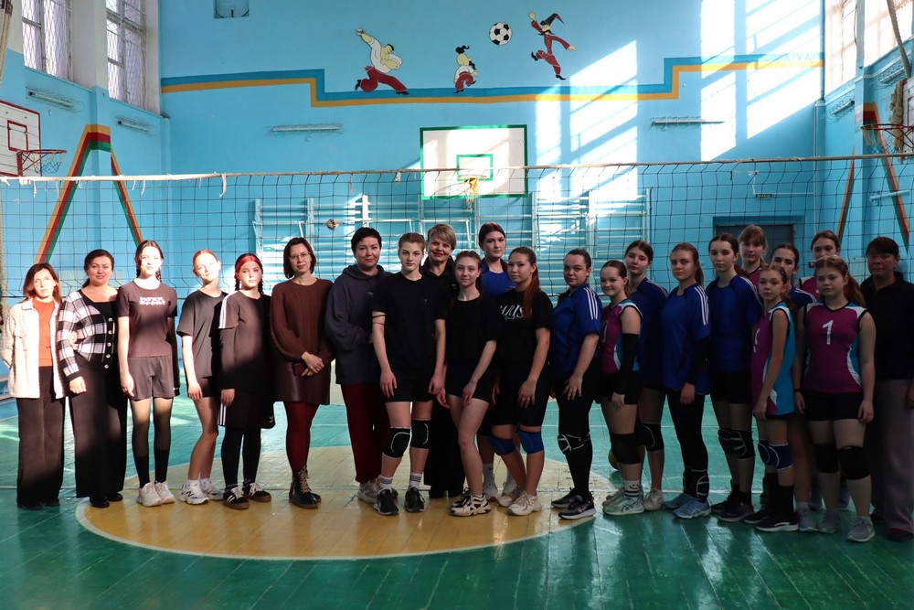 У Покрові відбулася товариська матчева зустріч з волейболу серед дівчат (фото)