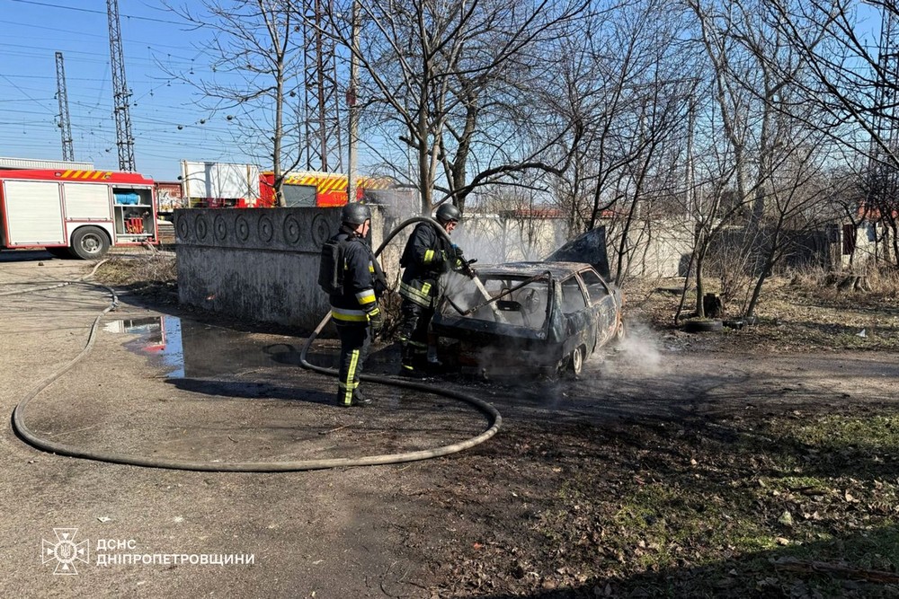 Постраждалі у Нікополі, Дніпрі та Синельниківському районі, пожежі і руйнування: у ДСНС показали наслідки ворожих атак Постраждалі у Нікополі, Дніпрі та Синельниківському районі, пожежі і руйнування: у ДСНС показали наслідки ворожих атак