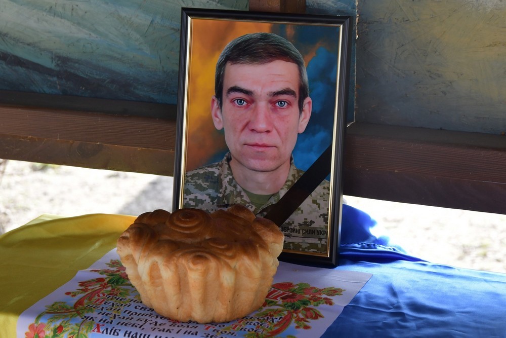 У Нікополі сьогодні провели в останню путь Захисника. Він був мобілізований на початку року. І помер 4 березня в лікарні.