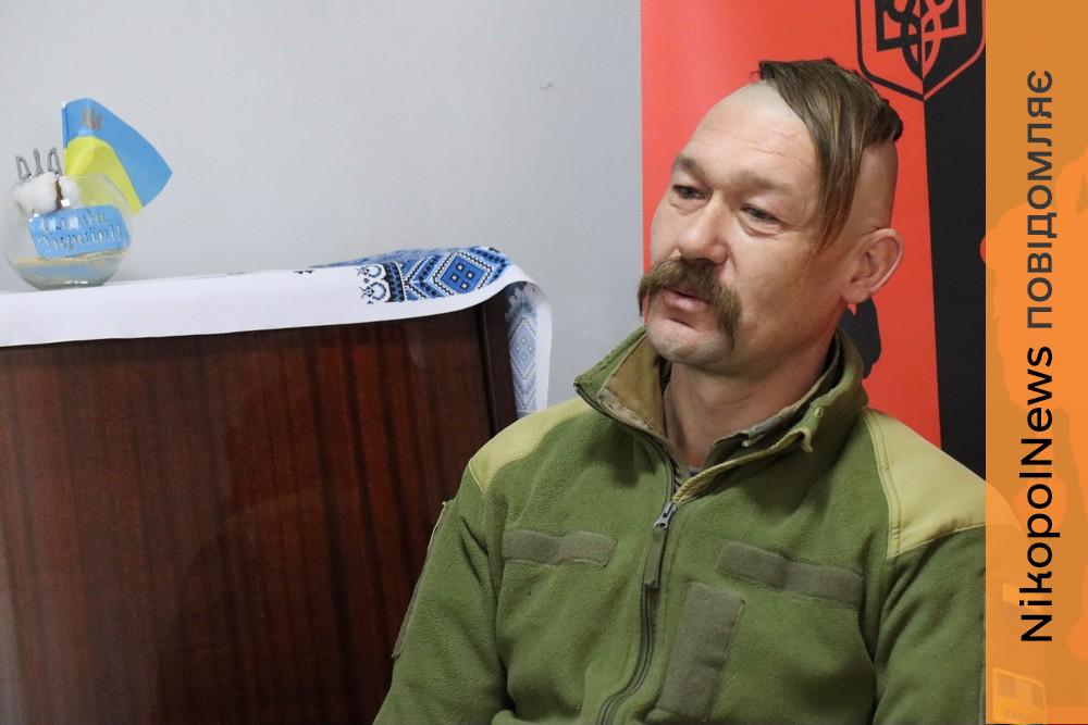 «На фронті завжди носив з собою оберіг - малюнок доньки»: у Покрові ветеран зустрівся з учнями ліцею (фото) 1 «На фронті завжди носив з собою оберіг - малюнок доньки»: у Покрові ветеран зустрівся з учнями ліцею (фото)