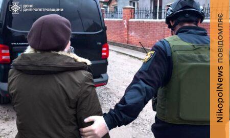 Поранену у Нікополі жінку доправили до лікарні: рятувальники усували наслідки обстрілів району 18 березня