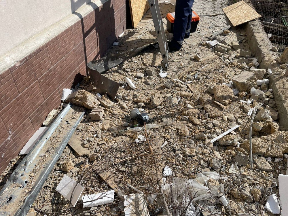 У Нікополі двоє поранених і руйнування, також є поранені у Дніпрі і Синельниківському районі внаслідок ворожих атак (фото) У Нікополі двоє поранених і руйнування, також є поранені у Дніпрі і Синельниківському районі внаслідок ворожих атак (фото)