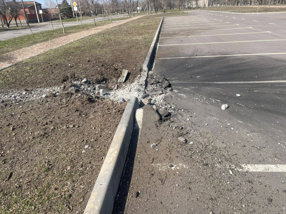 У Нікополі двоє поранених і руйнування, також є поранені у Дніпрі і Синельниківському районі внаслідок ворожих атак (фото) У Нікополі двоє поранених і руйнування, також є поранені у Дніпрі і Синельниківському районі внаслідок ворожих атак (фото)