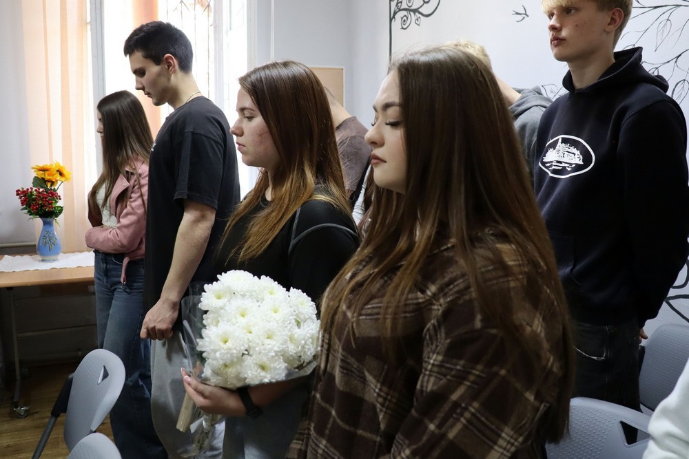 «На фронті завжди носив з собою оберіг - малюнок доньки»: у Покрові ветеран зустрівся з учнями ліцею101950099984 n «На фронті завжди носив з собою оберіг - малюнок доньки»: у Покрові ветеран зустрівся з учнями ліцею