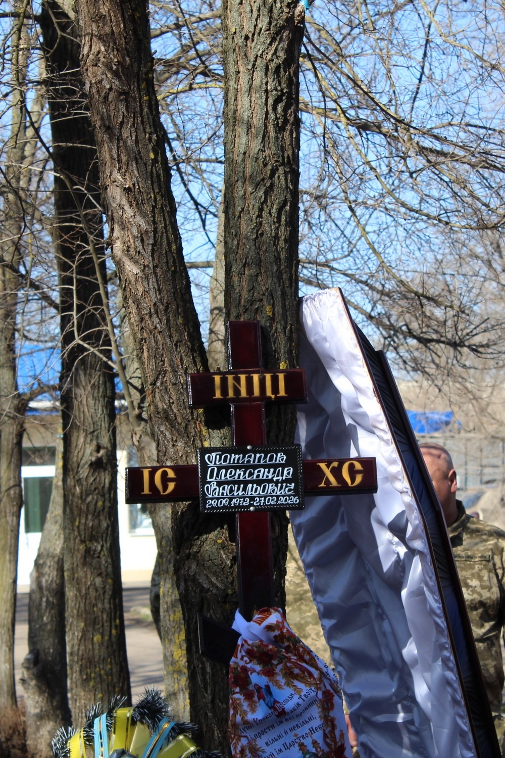 Рятуючи життя інших, він проявив справжню мужність… На Нікопольщині сьогодні провели в останню путь Героя (фото)