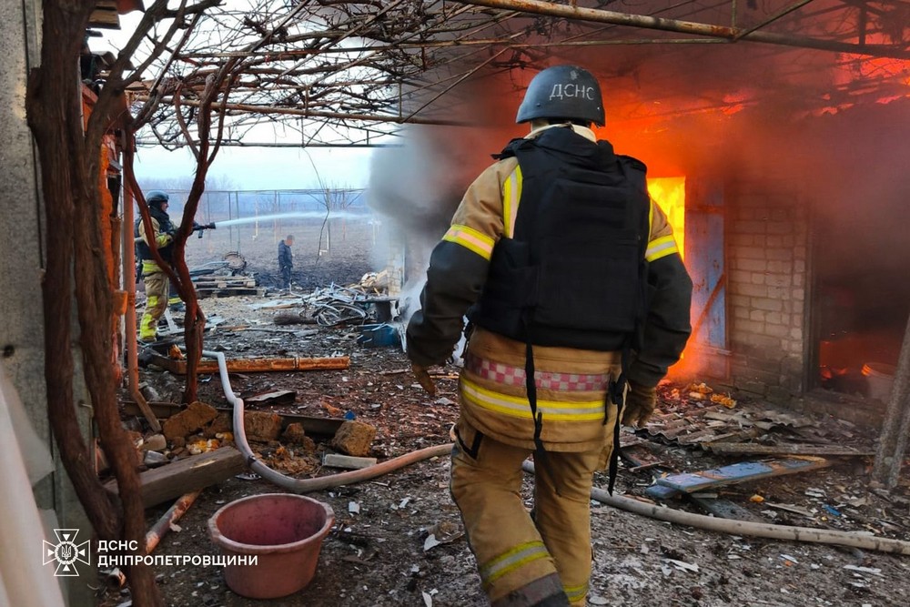 Постраждалі у Нікополі, Дніпрі та Синельниківському районі, пожежі і руйнування: у ДСНС показали наслідки ворожих атак Постраждалі у Нікополі, Дніпрі та Синельниківському районі, пожежі і руйнування: у ДСНС показали наслідки ворожих атак