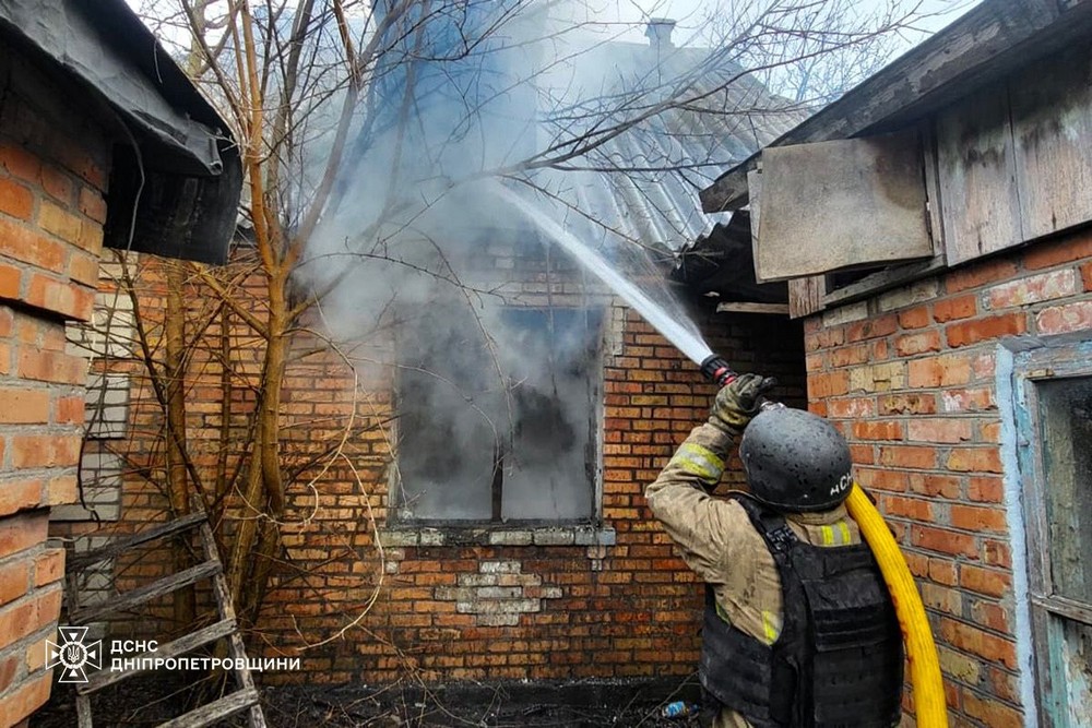Поранену у Нікополі жінку доправили до лікарні