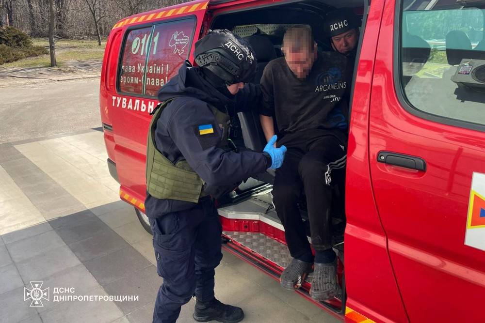 Постраждалі у Нікополі, Дніпрі та Синельниківському районі, пожежі і руйнування: у ДСНС показали наслідки ворожих атак Постраждалі у Нікополі, Дніпрі та Синельниківському районі, пожежі і руйнування: у ДСНС показали наслідки ворожих атак