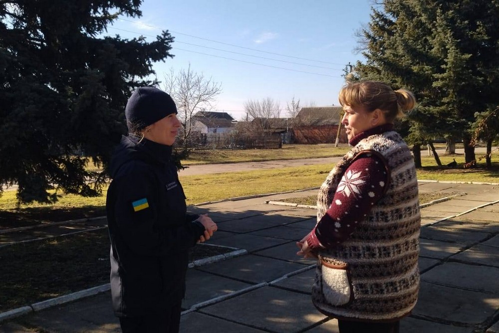 У Нікополі і районі офіцери ДСНС проводять бесіди з населенням щодо попередження пожеж у побуті та екосистемах