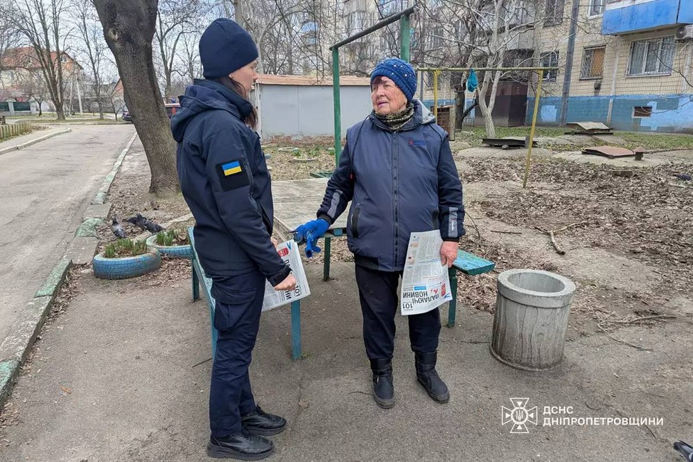 У Нікополі і районі офіцери ДСНС проводять бесіди з населенням щодо попередження пожеж у побуті та екосистемах