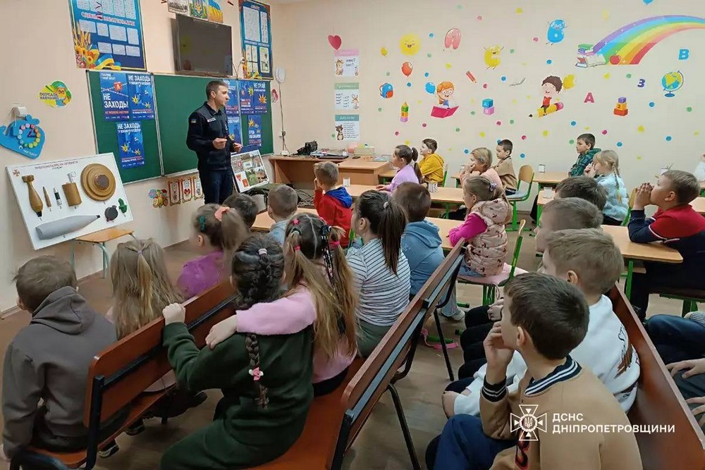 У Червоногригорівській громаді офіцер-рятувальник навчав школярів правилам безпечної поведінки