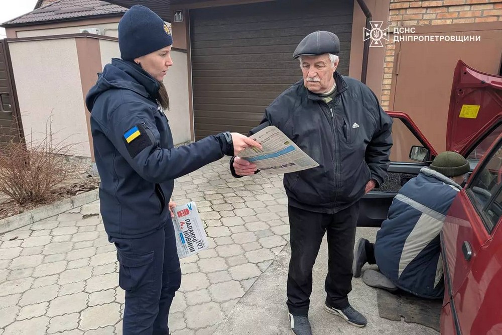 У Нікополі і районі офіцери ДСНС проводять бесіди з населенням щодо попередження пожеж у побуті та екосистемах