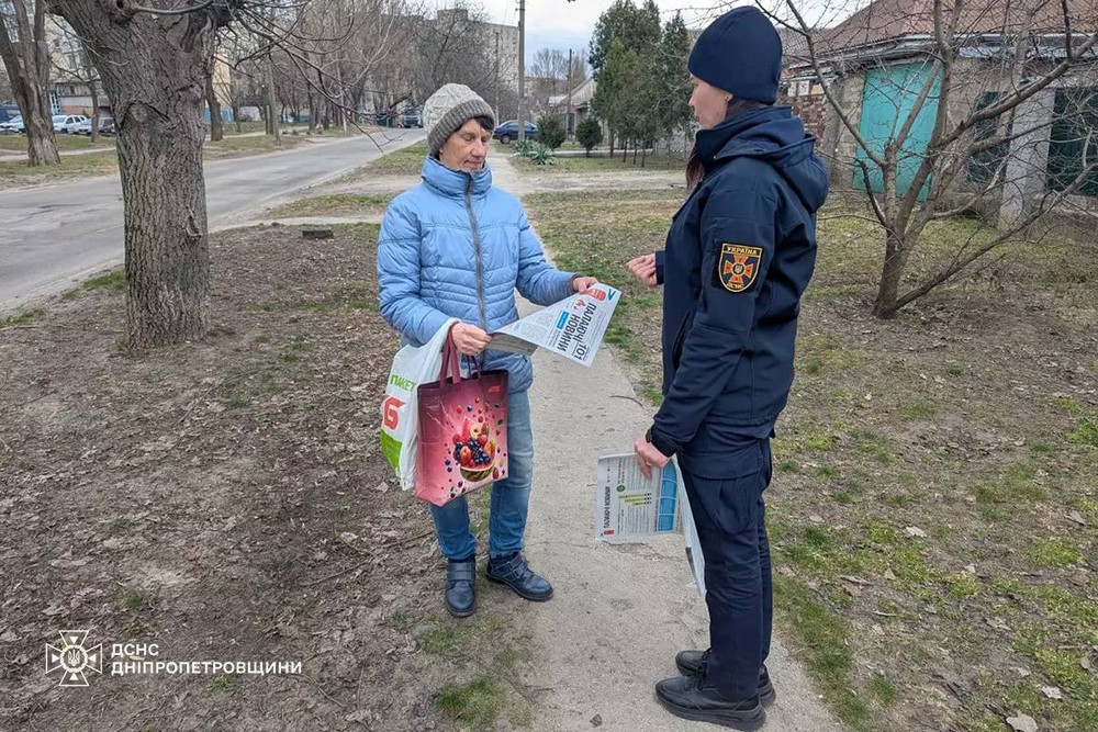У Нікополі і районі офіцери ДСНС проводять бесіди з населенням щодо попередження пожеж у побуті та екосистемах