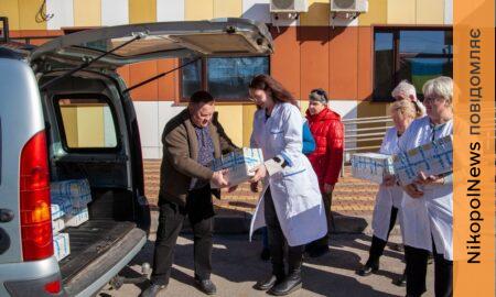 175 медиків Нікополя отримали особливі продуктові набори у березні