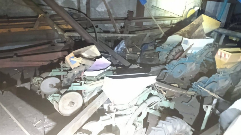 Двоє поранених, пожежі і руйнування: ворог бив по Нікопольщині, Синельниківщині і Павлоградщині