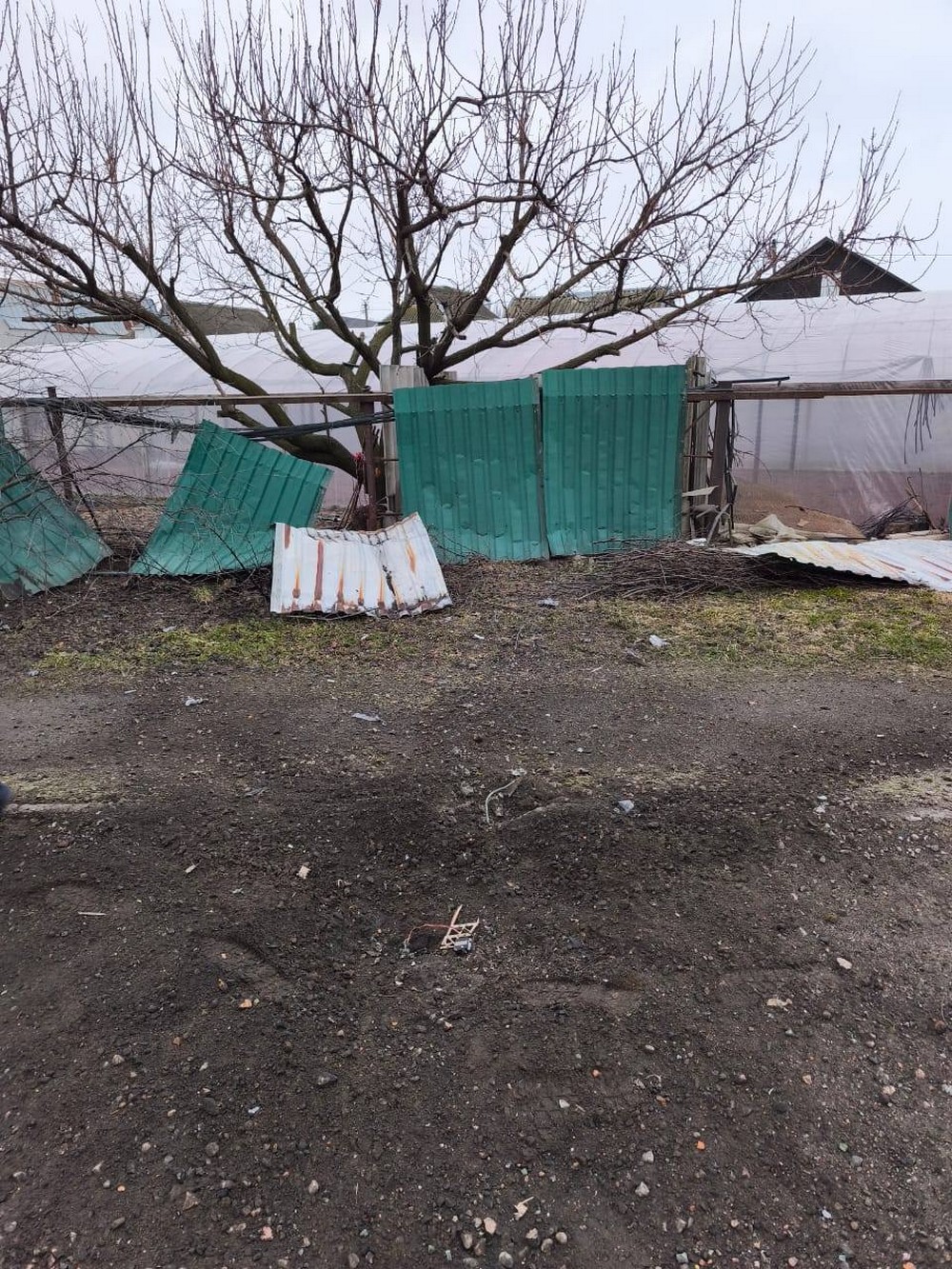 У Нікополі важко поранено жінку, побито будинки, також поранена є на Синельниківщині, під ударом було і Криворіжжя (фото)