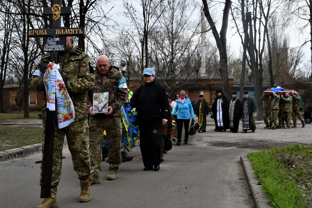 Нікополь сьогодні прощався з Героєм: фото