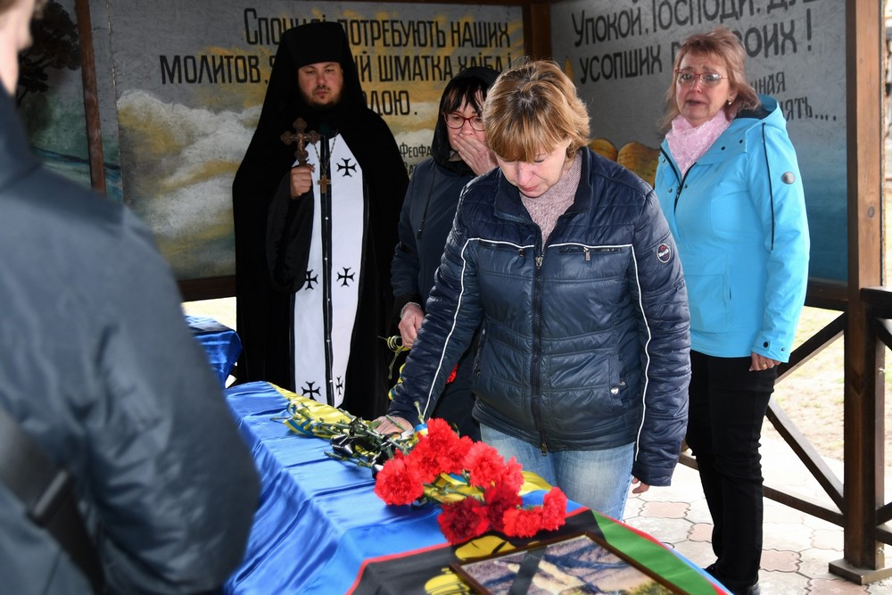 Нікополь сьогодні прощався з Героєм: фото